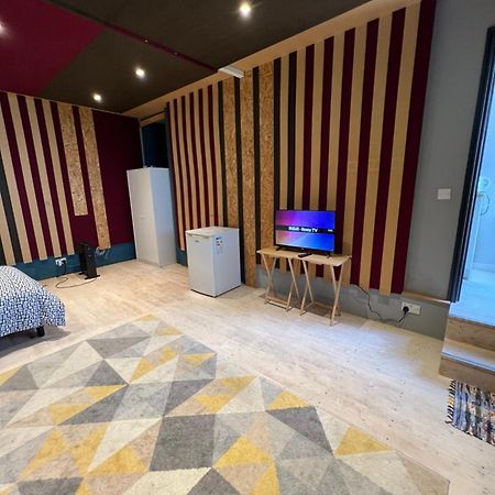 Newly Built Large Garden Ensuite Guest Studio بورهاموود المظهر الخارجي الصورة