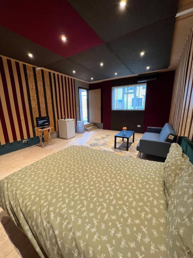 Newly Built Large Garden Ensuite Guest Studio بورهاموود المظهر الخارجي الصورة