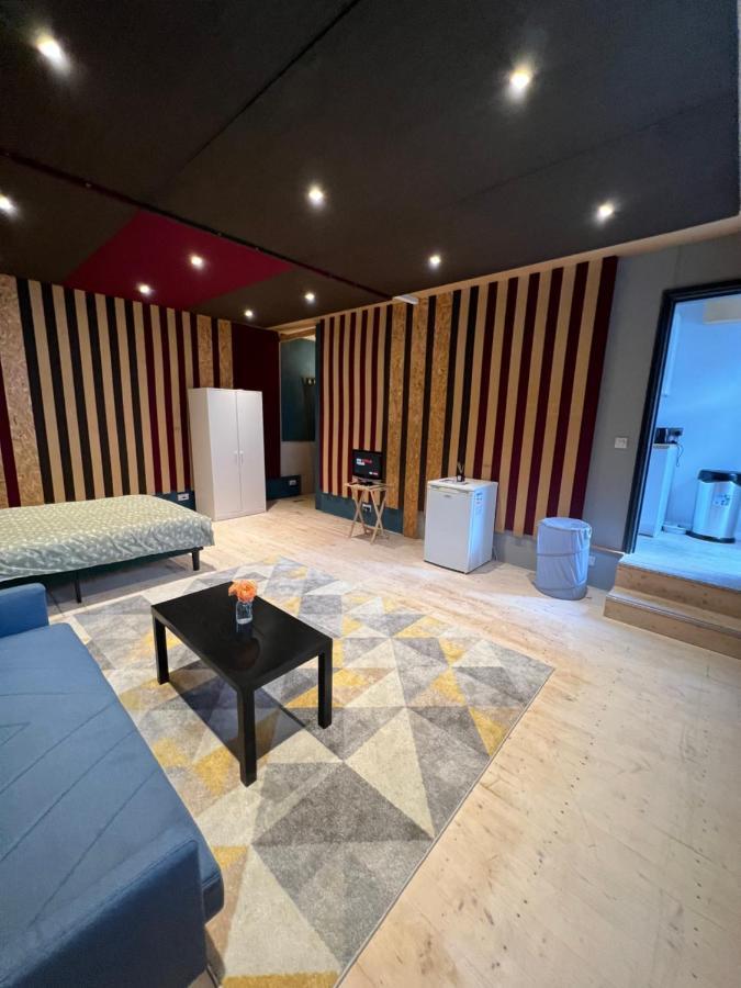 Newly Built Large Garden Ensuite Guest Studio بورهاموود المظهر الخارجي الصورة